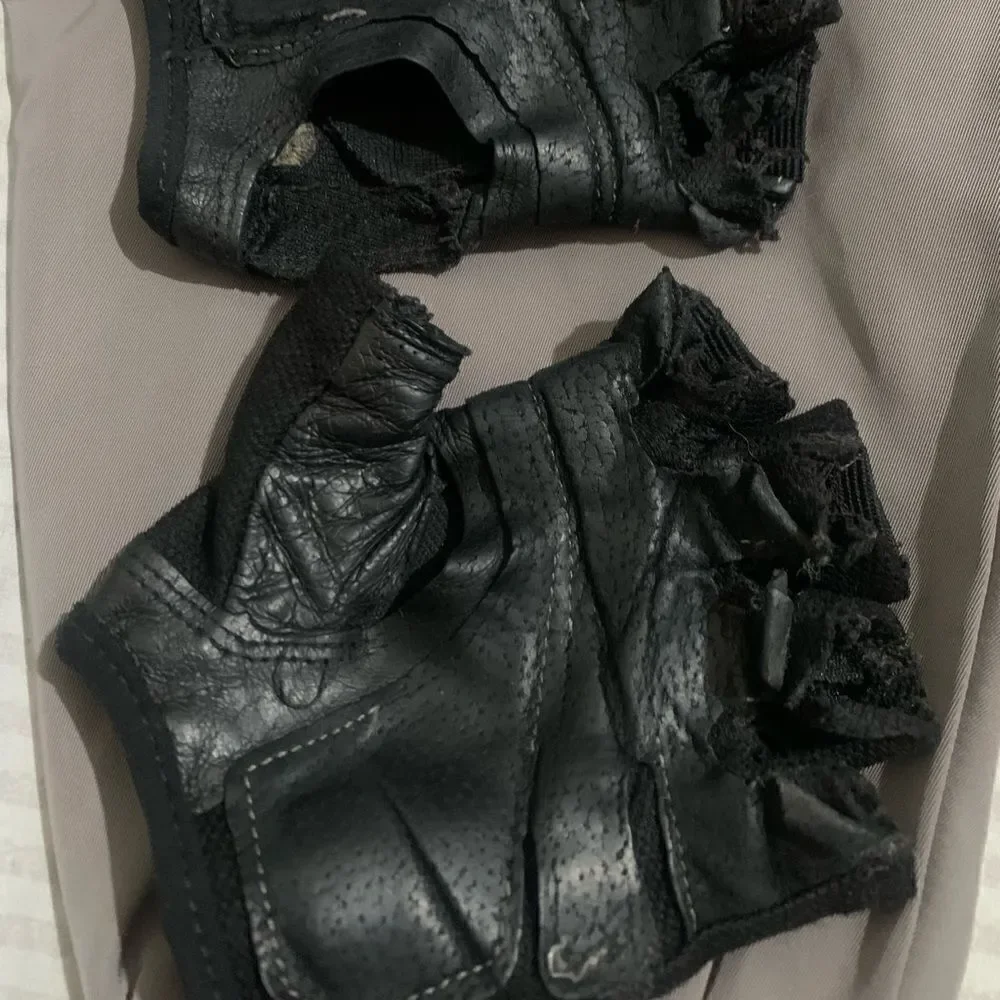 Harbinger lifting gloves torn up womens size S/M